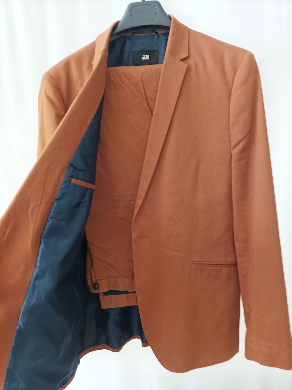 H&M Completi: Costume H&M homme marron – Usato da La Chaux-de-Fonds venduto da AbsintheBilly 1