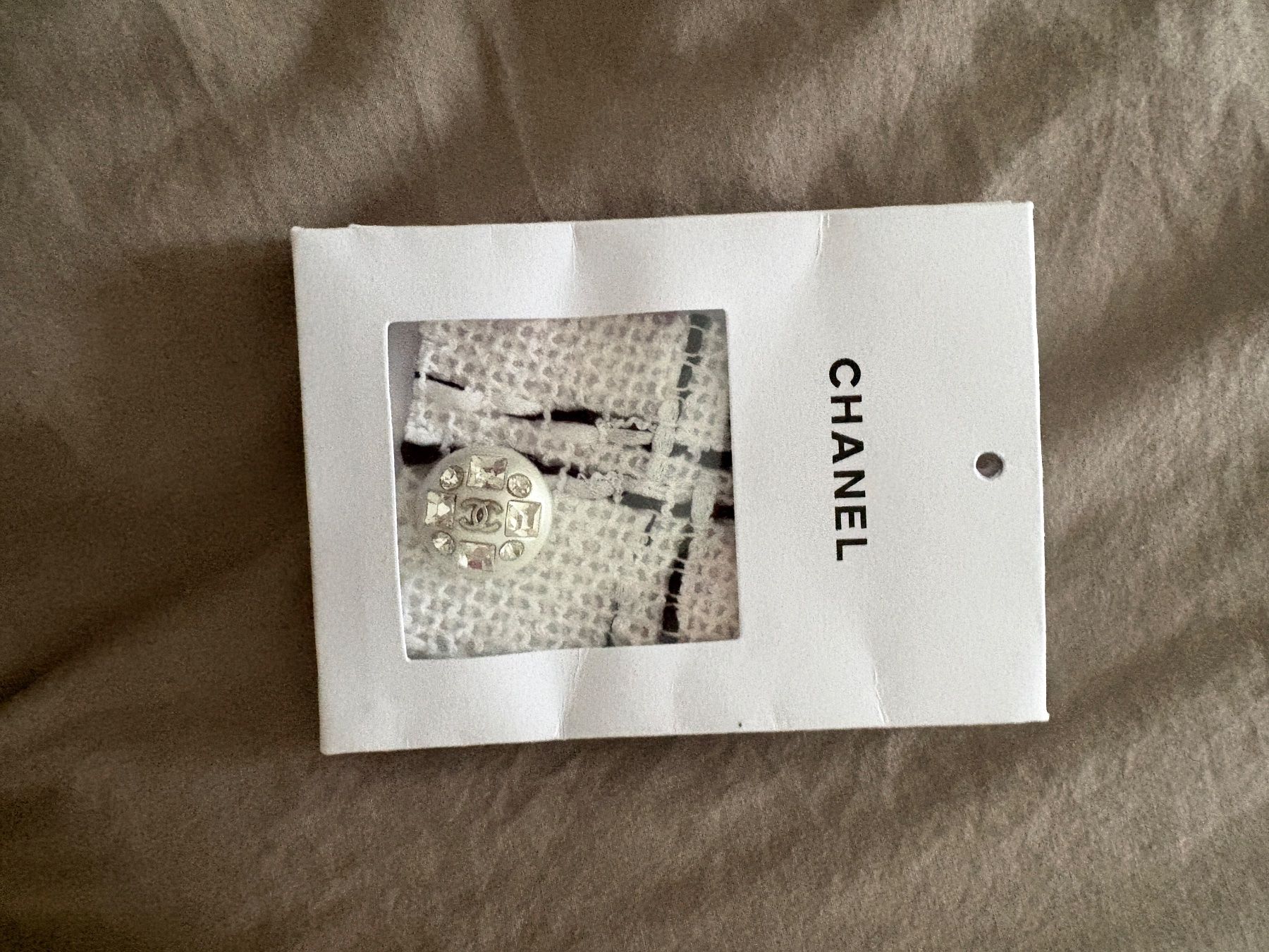 Chanel Giacche: Chanel Tweed Jacket White Black – Usato da Nyon venduto da Avido_Dollars 9