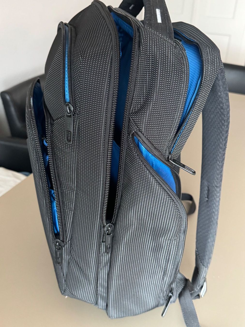 Sacs à dos: Rucksack THULE mit Notebook-Tasche, dunkelgrau – D'occasion à Winterthur par Boabdil15 3