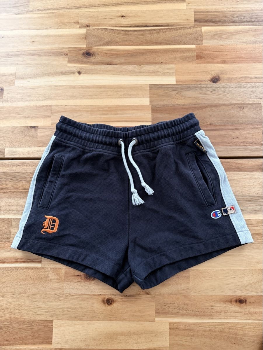 Champion Pantaloni: Shorts von Champion Grösse S – Usato da Muolen venduto da ginmelz