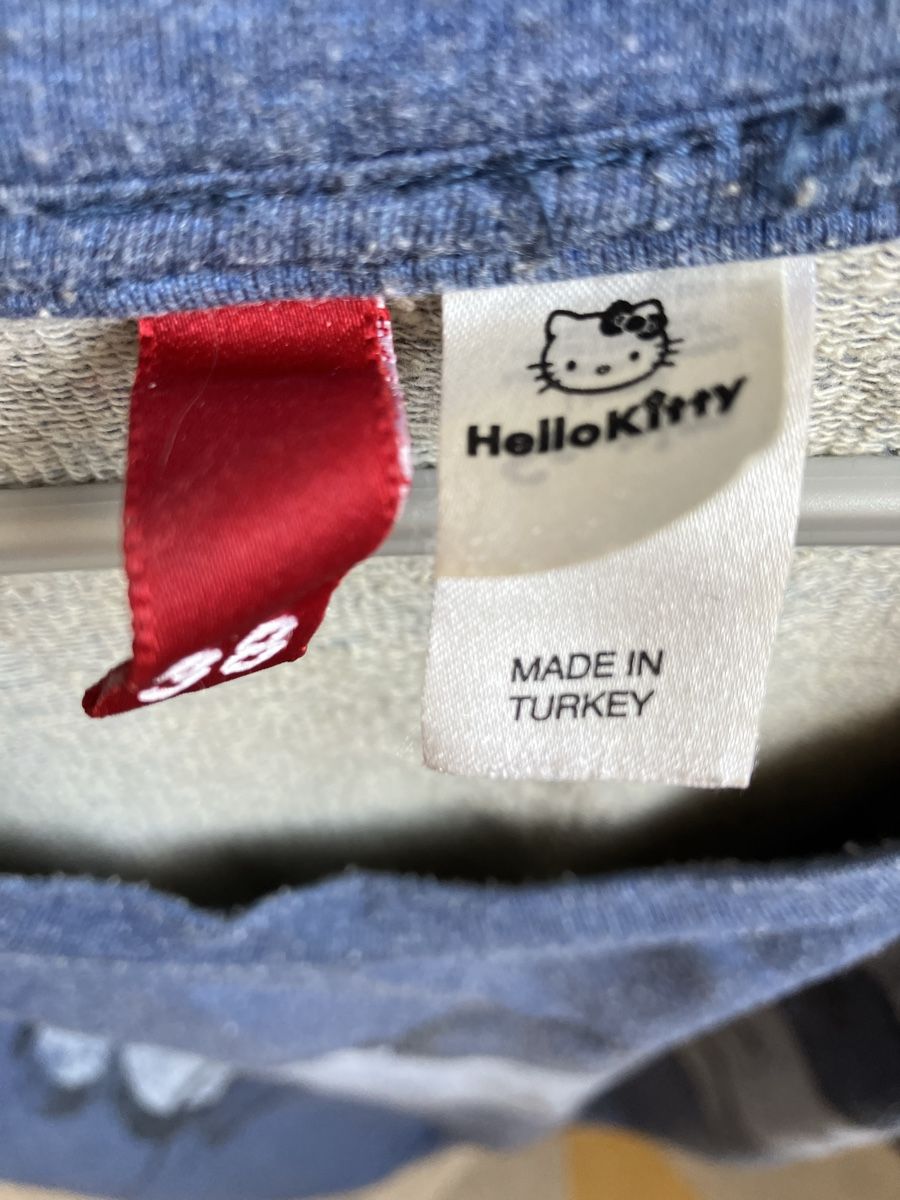 H&M Pulls & Sweat-shirts: Pull Hello Kitty H&M, Taille 38, manches 3/4, bleuté – D'occasion à St-Aubin-Sauges par Sonia-Ka 1