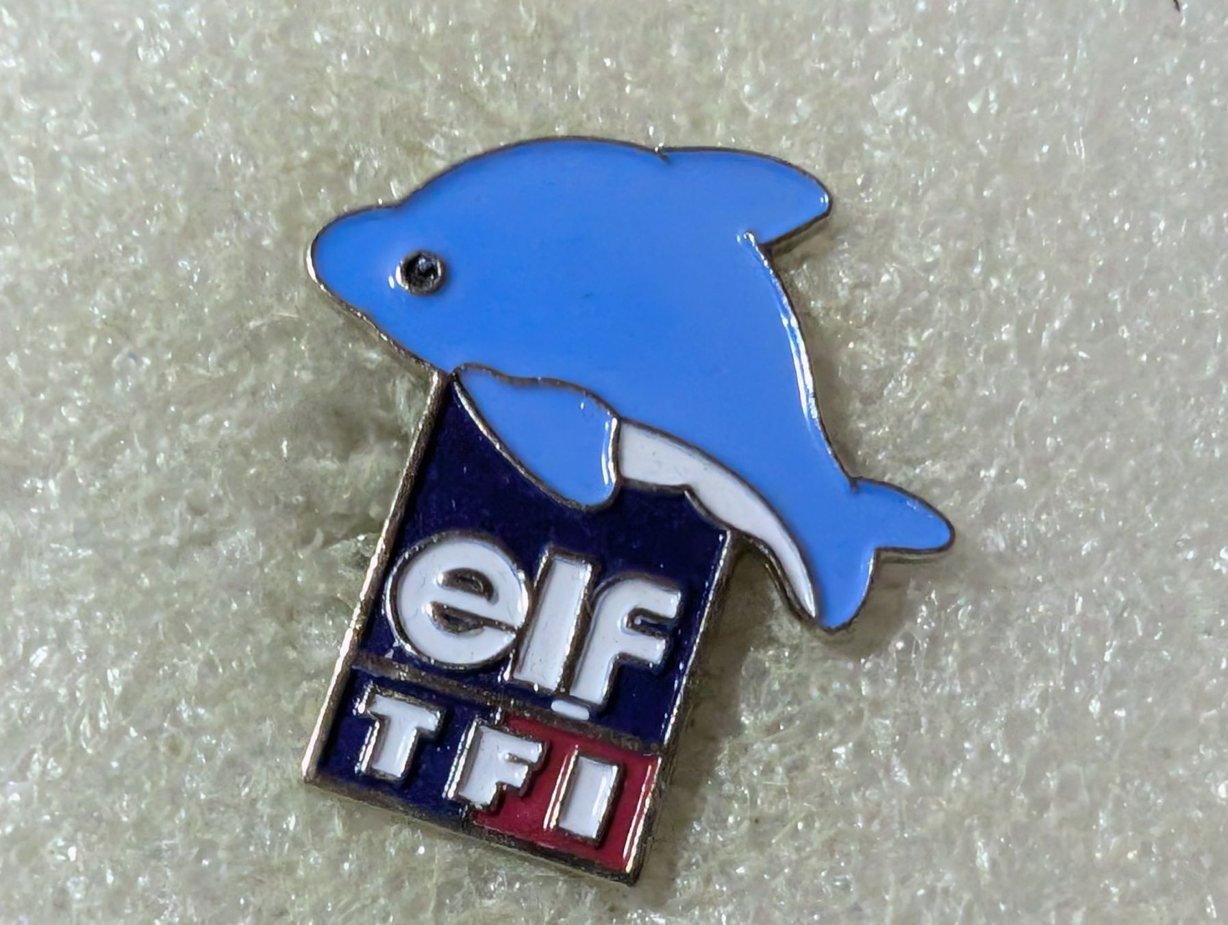 Placchette & Badge: Ansteckpin 115: elf x TF1 – Usato da Oppligen venduto da Pin-Fall-Shop