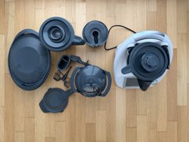 Thermomix TM5 mit viel Zubehör + 2 Mixtöpfen 