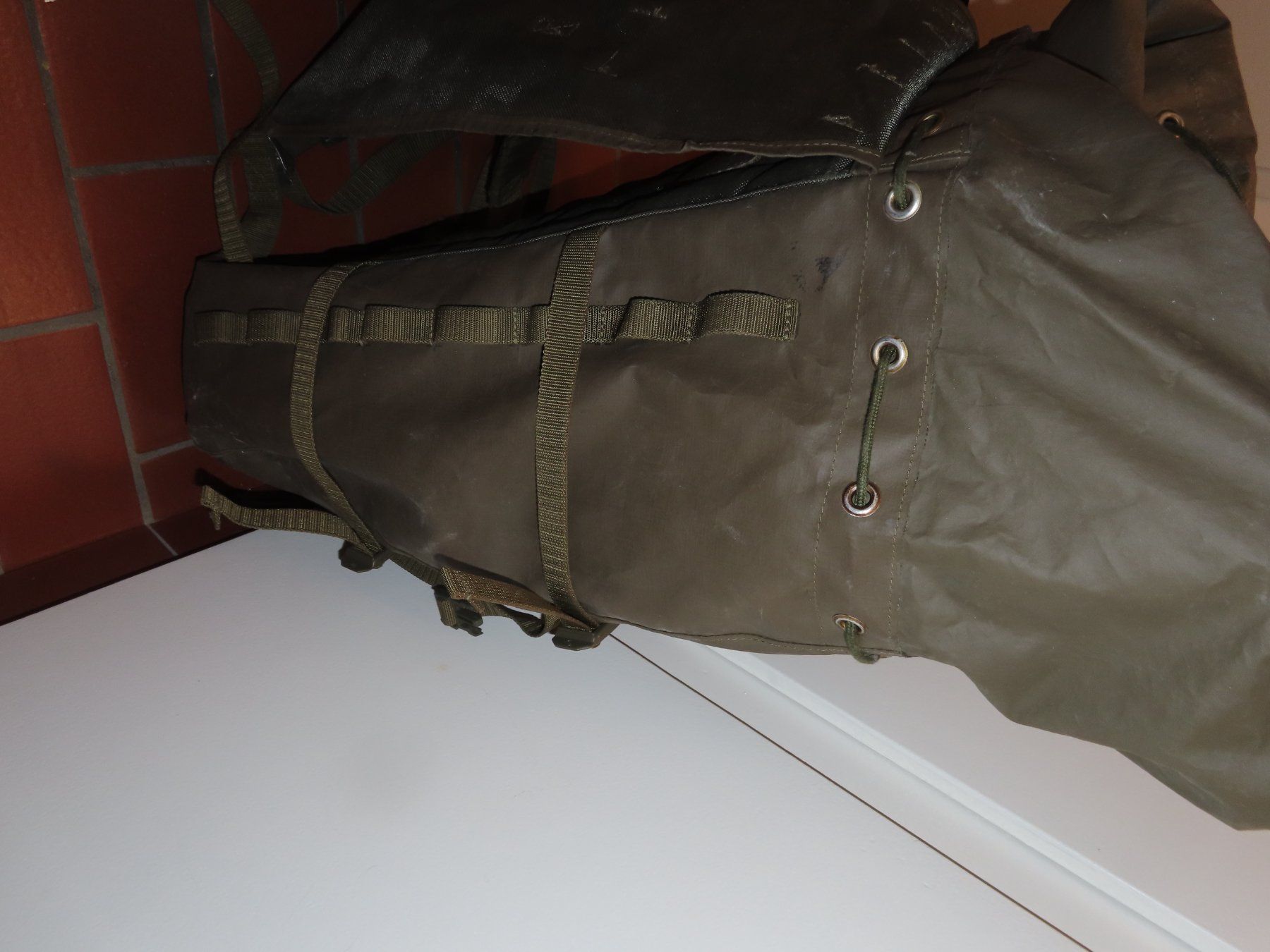 Schweizer Armee Uniformi: Schweizer Armee Militär Kampfrucksack 90 – Usato da Grenchen venduto da sunflyer01 5