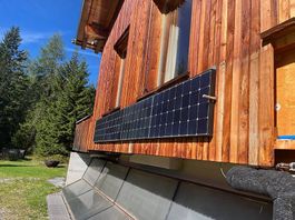 Solaranlage: WR 24V/2200W, 6 Module 540Wp, 4 Gel-Akku 6VDC