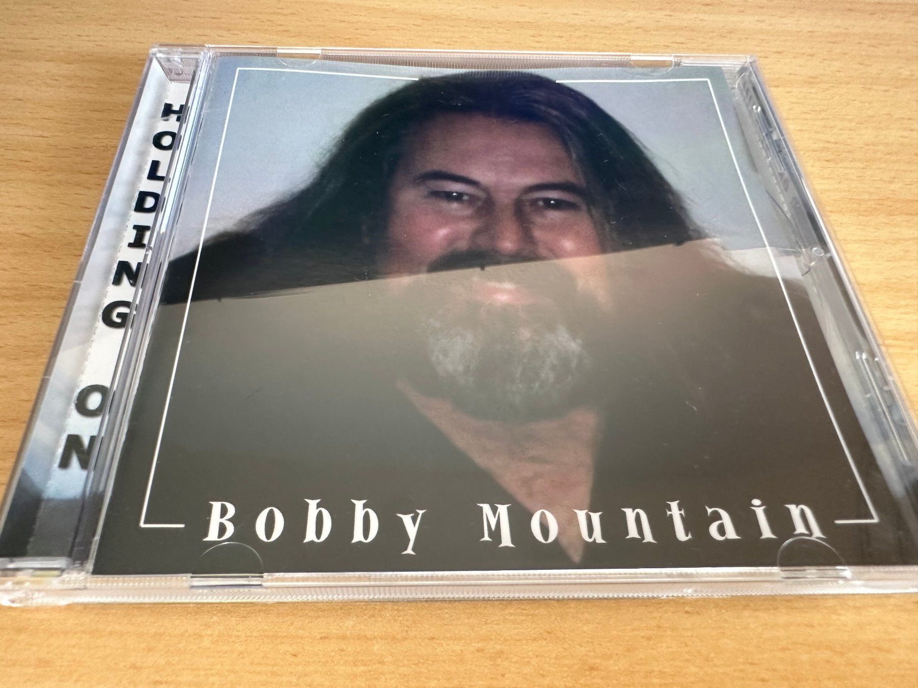 CD: Bobby Montain - Holding On – Usato da Rikon im Tösstal venduto da Alpenmutz