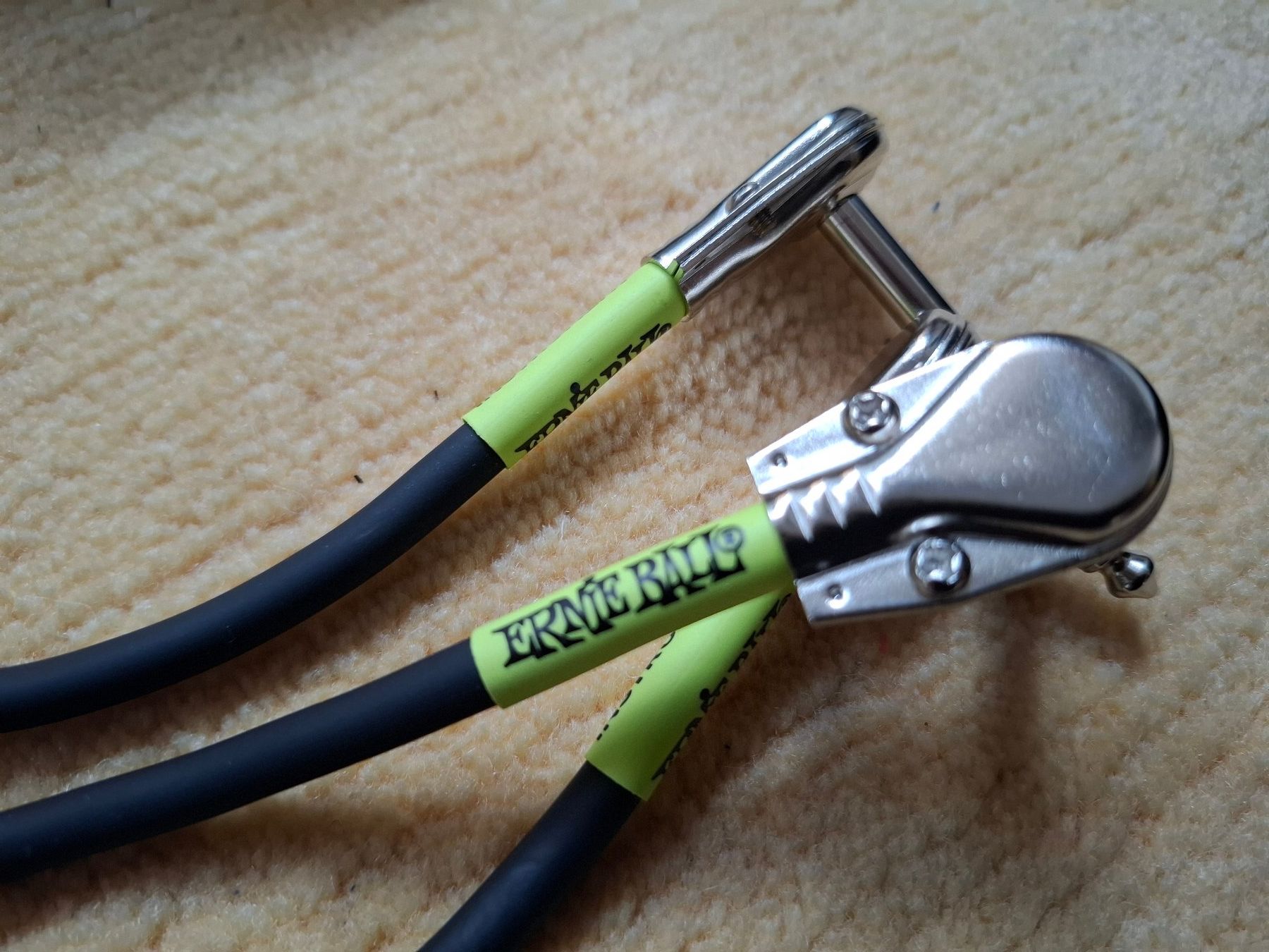 Strumenti musicali: Ernie Ball P06059 6" Pancake Patch Cable - 3 pièces – Usato da Yverdon-les-Bains venduto da Dan00 1