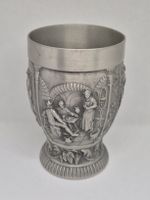 Zinnbecher mit Weinlese-Relief – 95% Reinzin