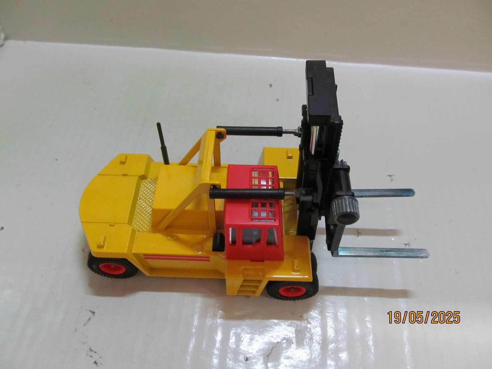 Siku Modellbausätze & Standmodelle: SIKU INDUSTRIE-CONTAINER STAPLER – Gebraucht aus Grueningen von malamut56 3