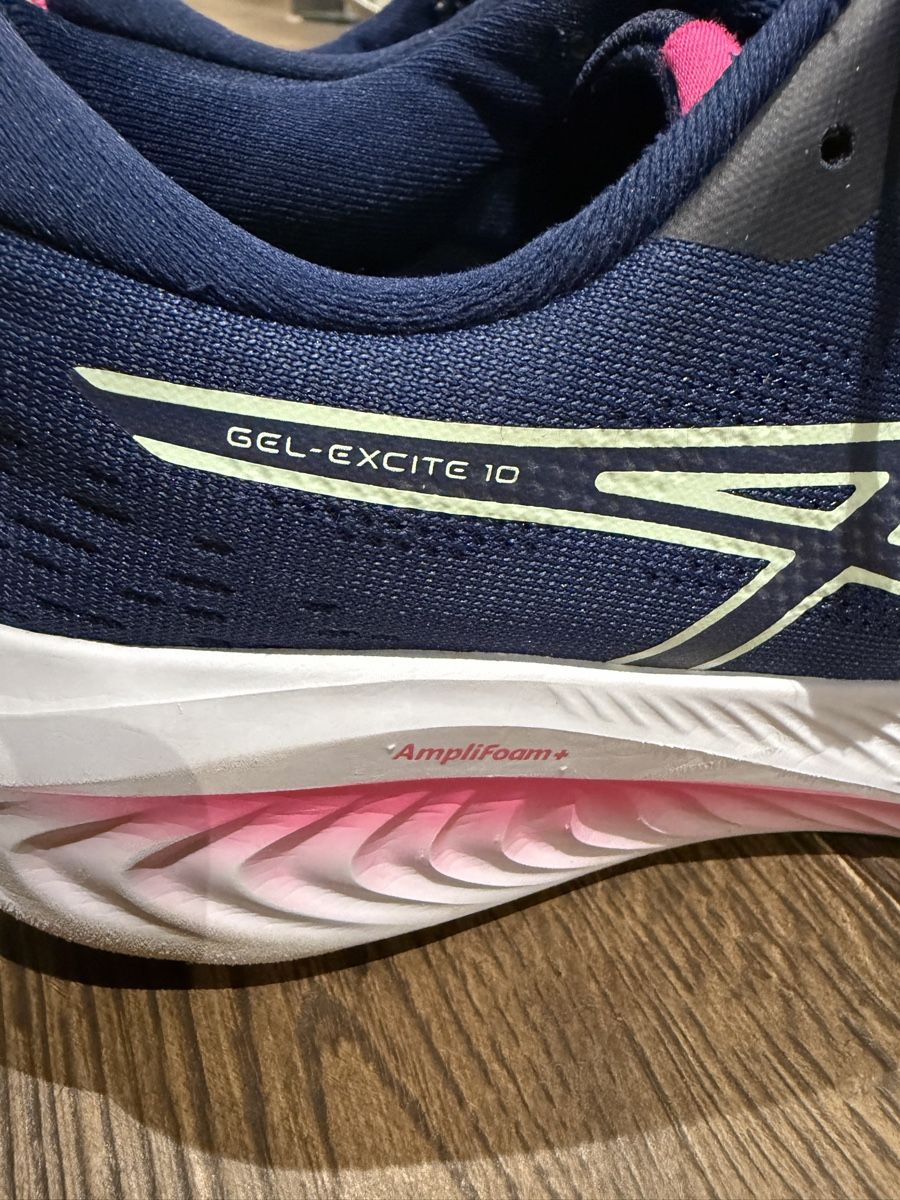 Asics Damenschuhe: Asics Turnschuhe Damen Gr. 41.5 – Gebraucht aus Büren SO von Nuri09 3