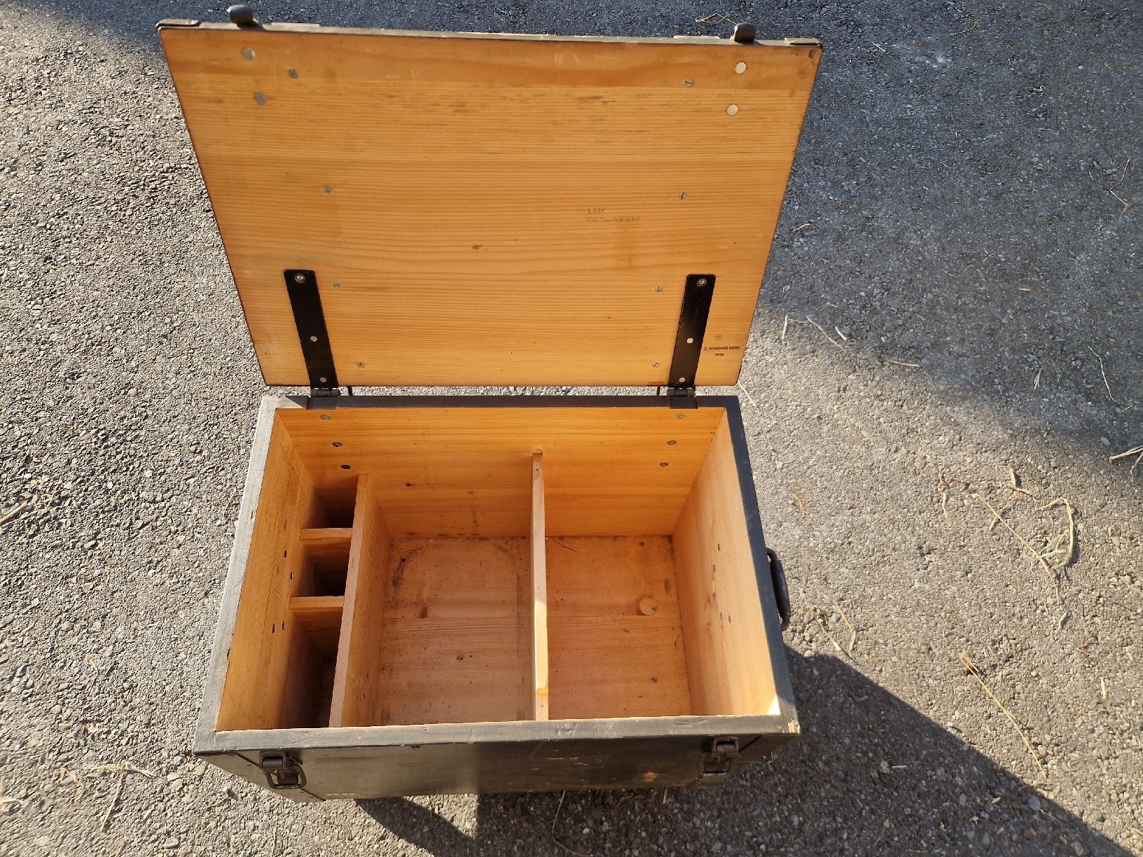 Casse di trasporto: Holzkiste mit Rollen und Unterteilung – Usato da Knutwil venduto da mey_cm9n