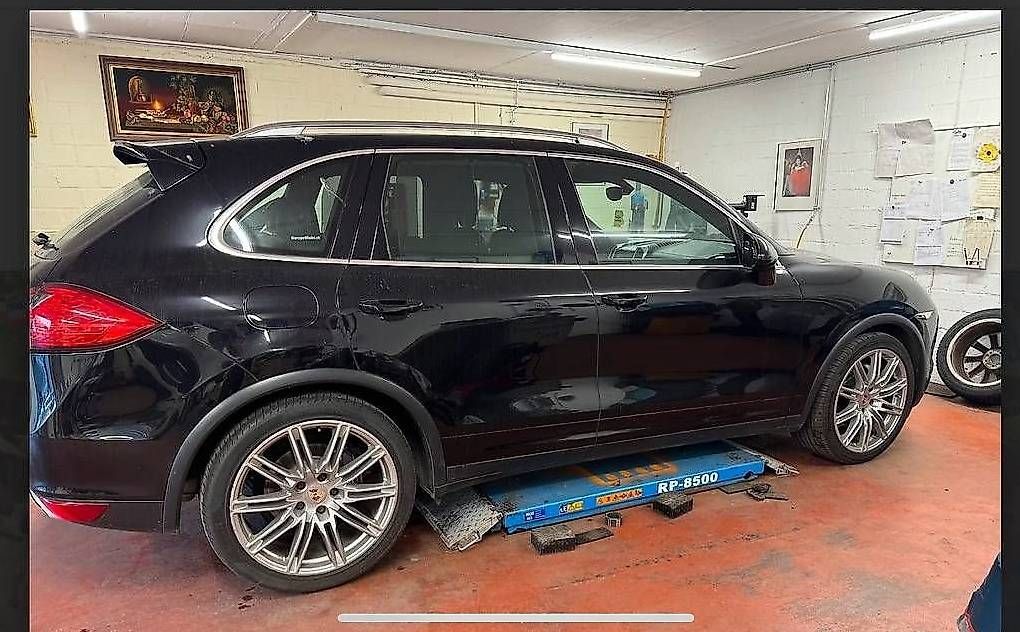 Autos: Porsche Cayenne 3.0 – Gebraucht aus Chur von Cardinal1 4