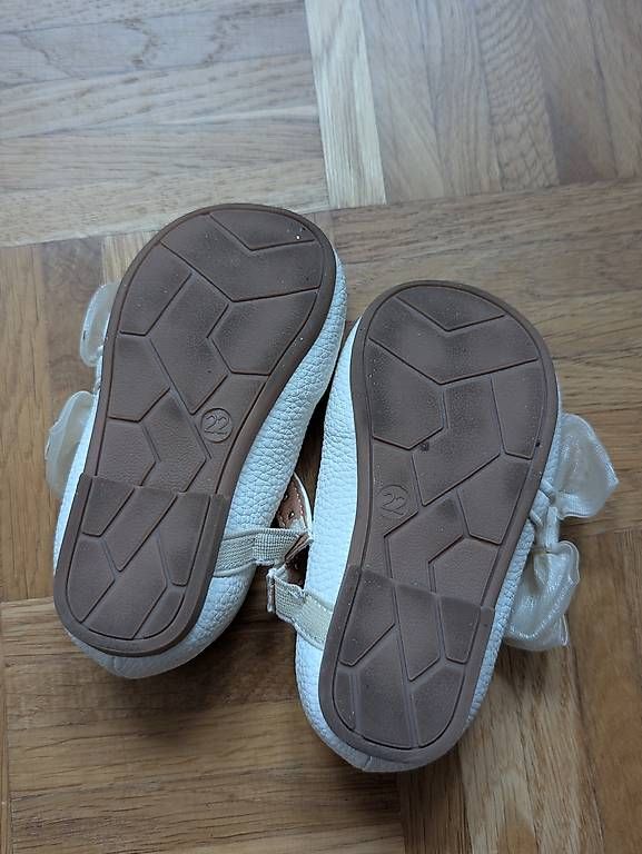 Scarpe per ragazze: Mädchen Sandalen, Gr. 22 – Usato da Wittenbach venduto da Arnold1503 1