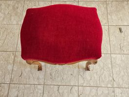 Roter Vintage-Hocker Samtbezug