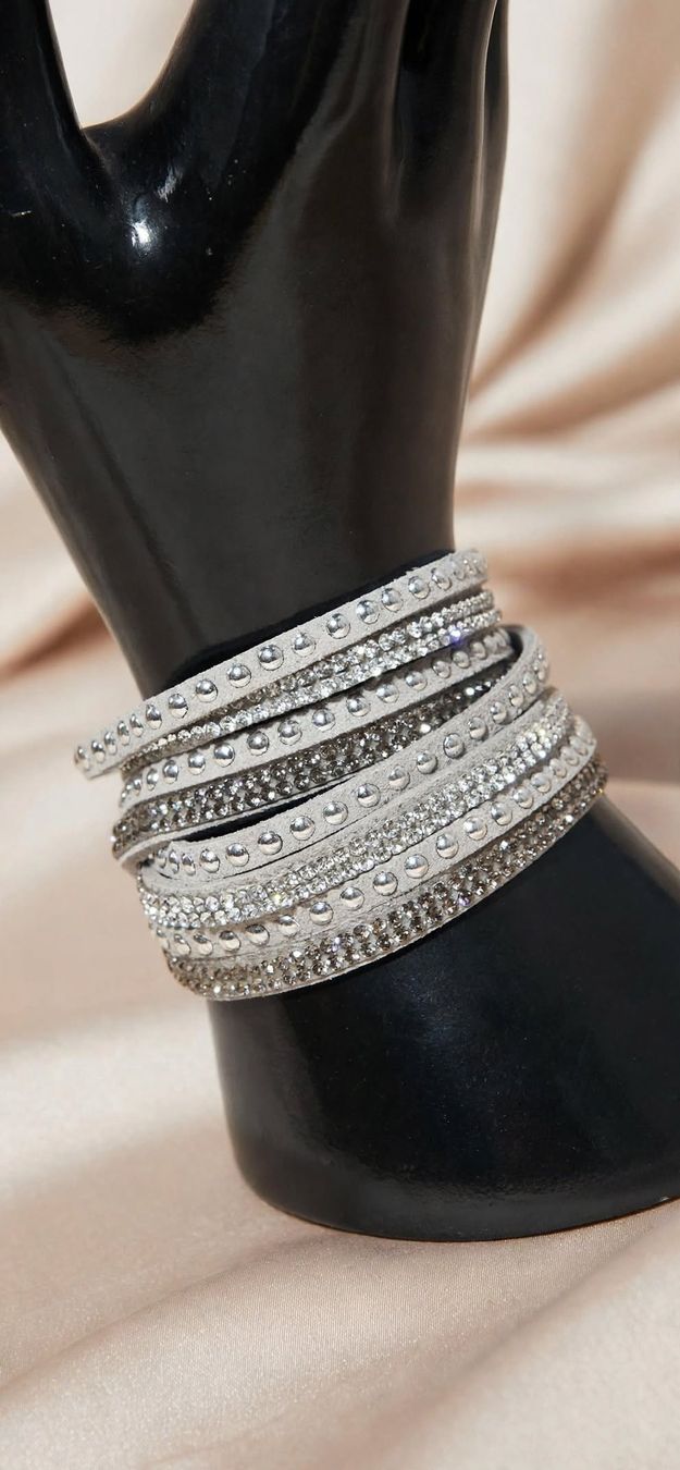 Armbänder & -reifen: Bracciale versatile grigio con strass e borchie – Neu (gemäss Beschreibung) aus Giubiasco von Stefaniav 1