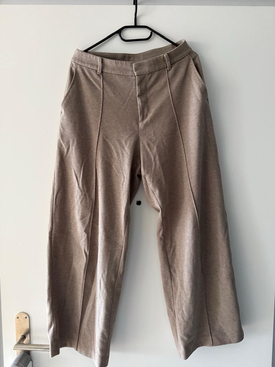 Uniqlo Pantaloni: Beige Uniqlo Damenhose Grösse M – Usato da Zürich venduto da pri_c2jq