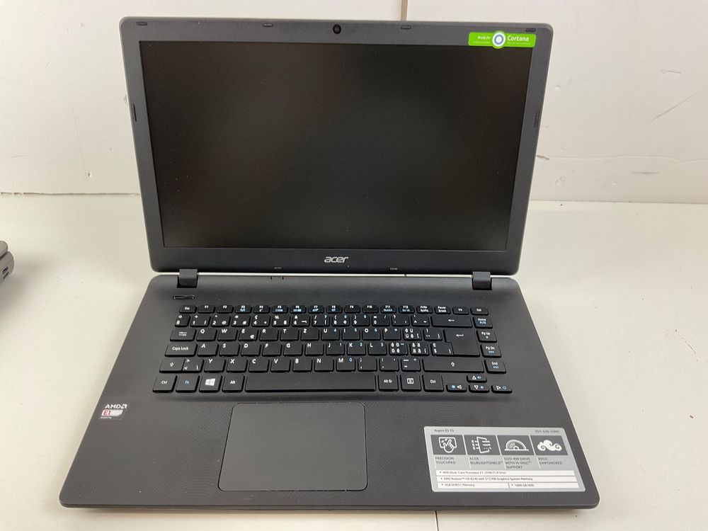 Acer HT-1 Laptop schrauben fehlen SSD ausgebaut defekt | Kaufen auf Ricardo