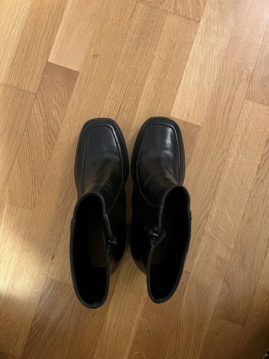 Scarpe da donna: Schwarze plateau Stiefeletten Gr. 37 – Usato da Wabern venduto da Jo.le 4