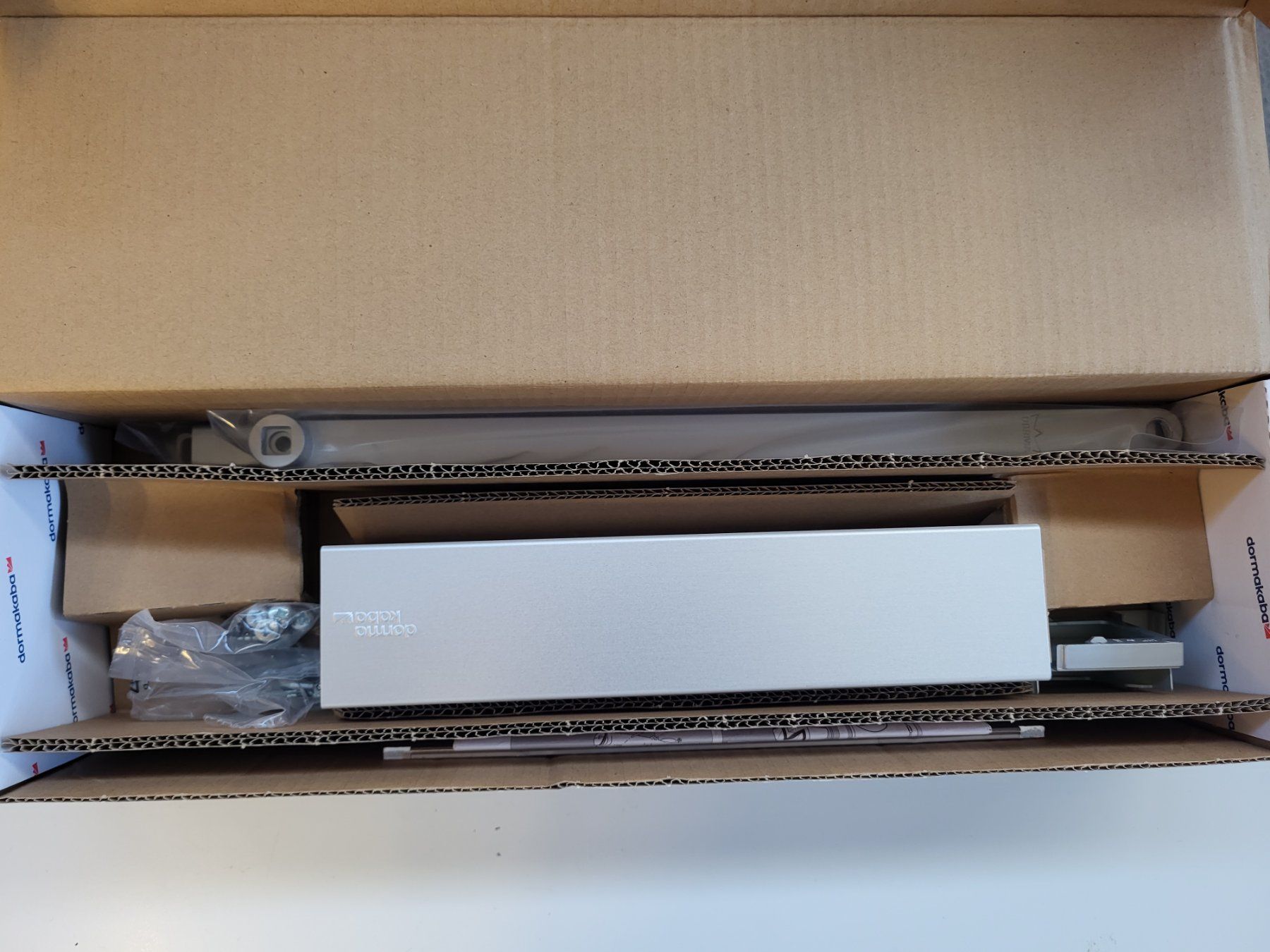 Dormakaba Ferramenta: Türschliesser TS93B Basic EN2-5 von Dormakaba – Nuovo (secondo la descrizione) da Brügg BE venduto da POU-BELLE 5