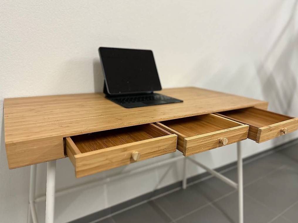 Schreibtische: Schreibtisch Bambus – Gebraucht aus Sissach von ruppi11 1
