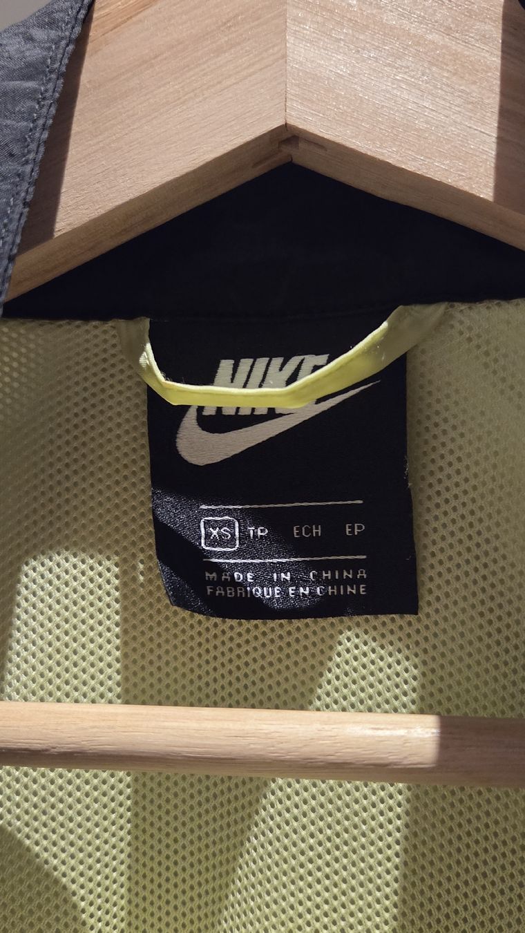 Nike Giacche: Nike Vintage Jacke – Usato da Tentlingen venduto da Damlaja 4