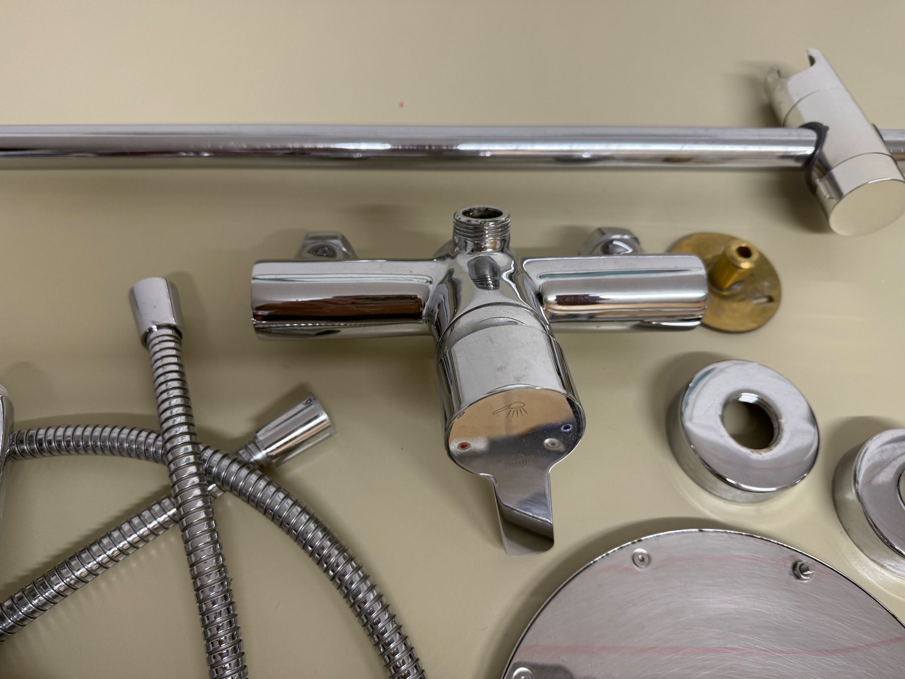 Hansgrohe Douches: Duschsystem Edelstahl 20 cm Regendusche & Handbrause – D'occasion à Wettingen par bar7 1