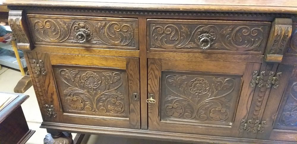 Commodes: Antikes Buffet/Sideboard mit Schnitzereien, massiv 49 – D'occasion à Zürich par Rotstern5 1