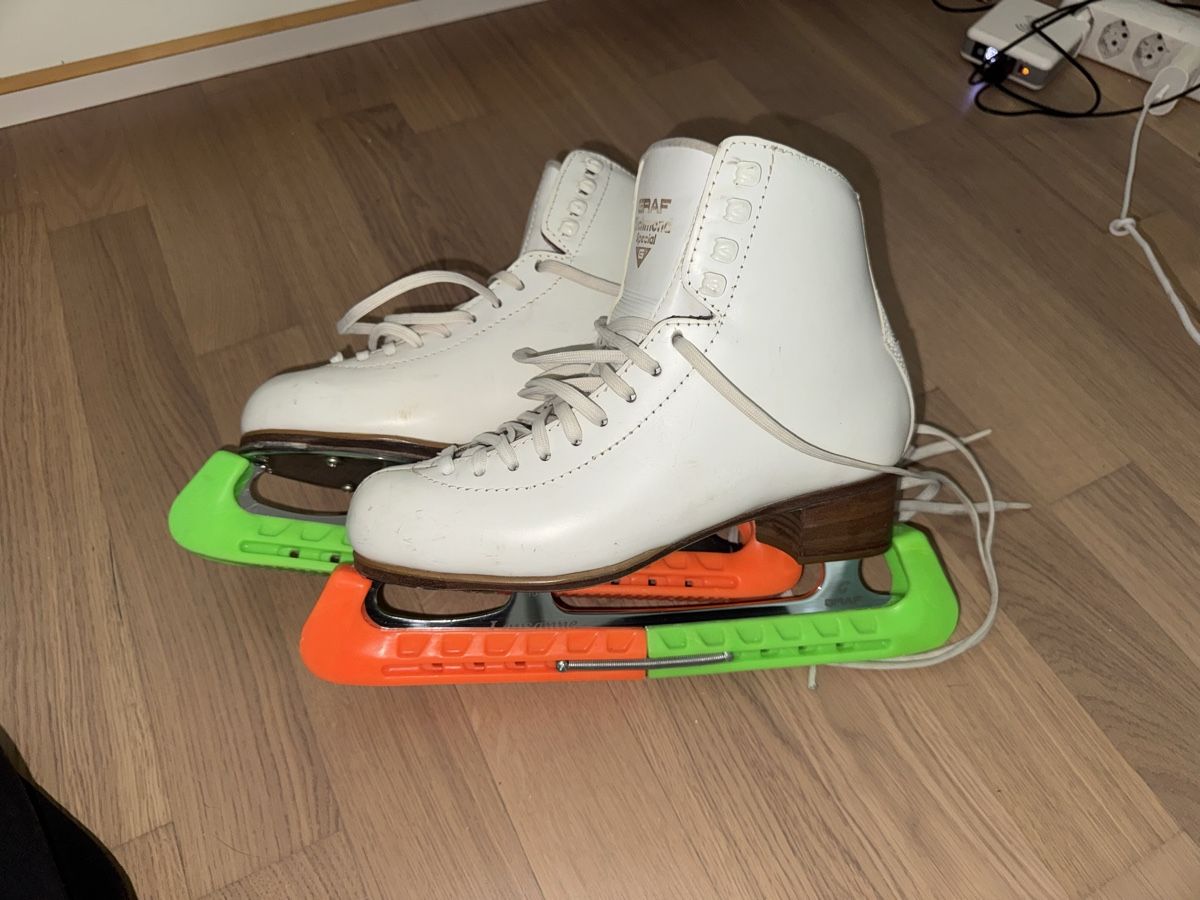 Graf Pattini da ghiaccio: Graf Richmond Eiskunstlauf Schuhe 6 1/2 – Usato da Boniswil venduto da LeonieP.