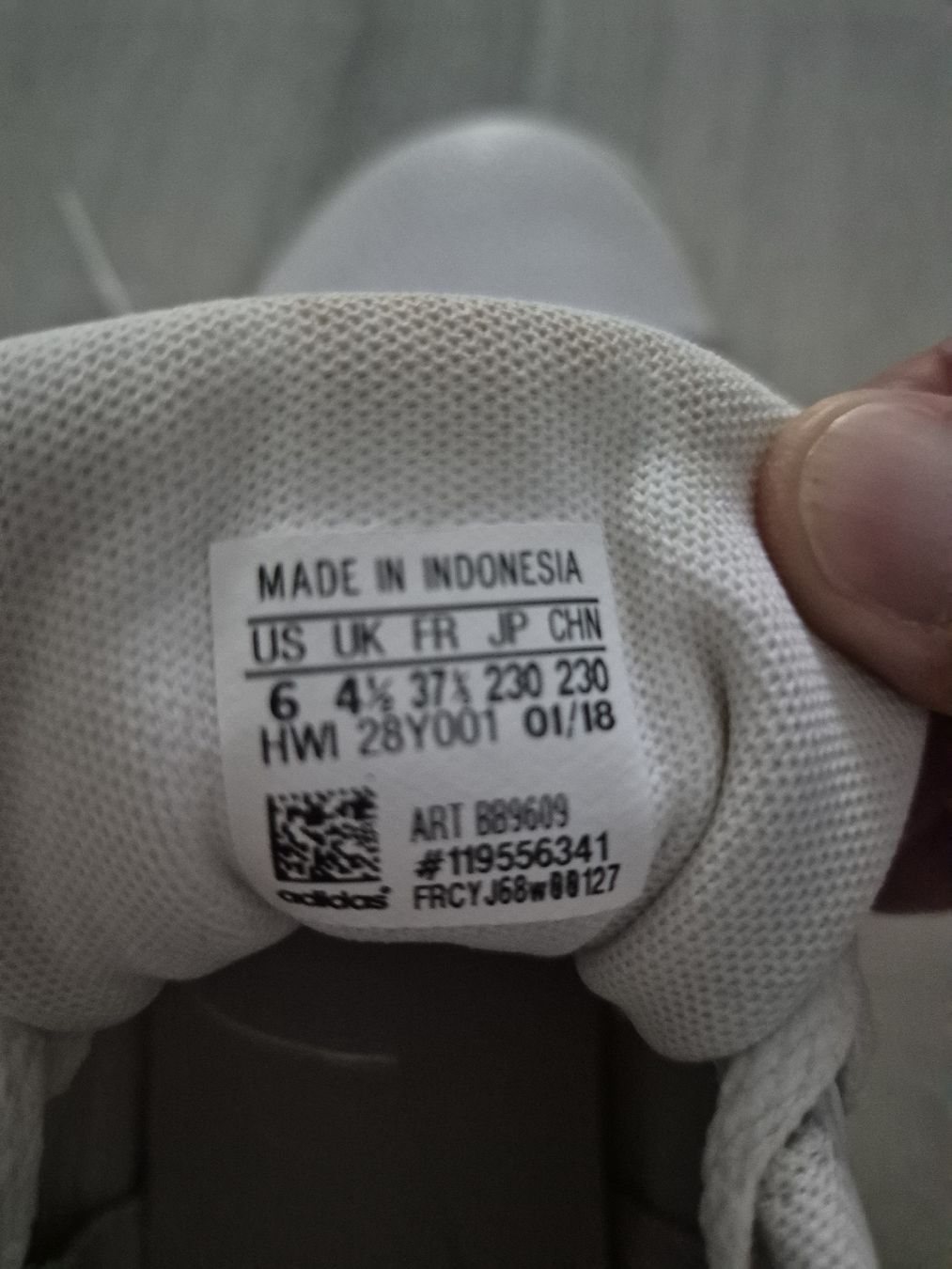 Adidas Damenschuhe: Turnschuhe Adidas weiss Gr. 37.5 – Gebraucht aus Stansstad von Kyra014 1