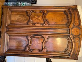 Armoire ancien en bois massif , décor rustique et élégant