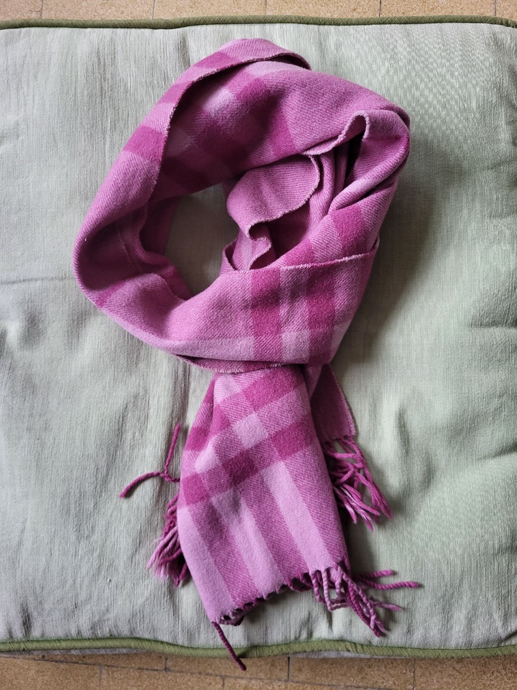 Burberry Foulard & Sciarpe: Schal Burberry Kaschmir – Usato da Zweisimmen venduto da Adorable 1