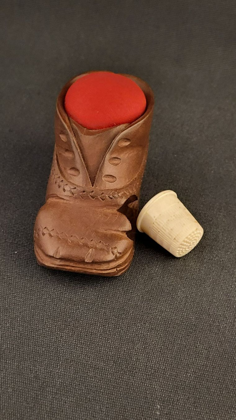Statuette: Brienzer Schnitzerei Schuh "Guufeküssi" – Usato da Basel venduto da spinne02 4