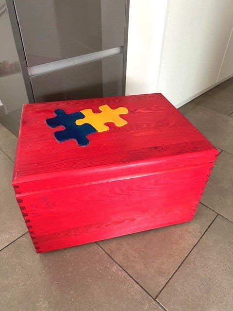 Truhen: groSSe saUbeRe HoLzsChaTuLLe – Gebraucht aus Winkel von zeho