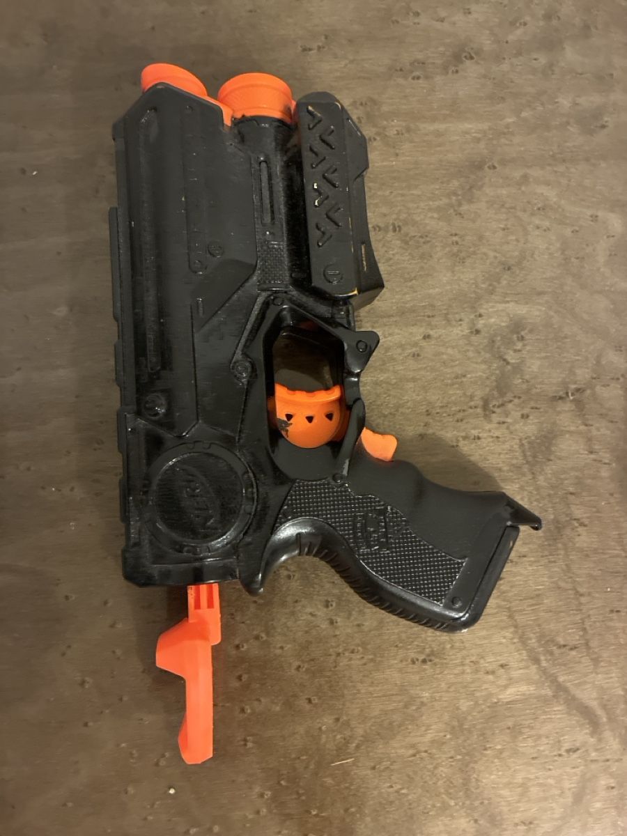 Nerf Giocattoli: NERF Pistole mit Laser – Usato da Zürich venduto da leo_mdw7