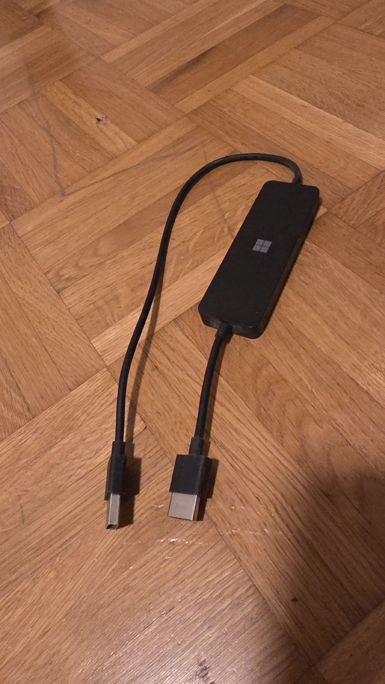 Microsoft Adapter: Microsoft Wireless Display Adapter Modell 1942  – Gebraucht aus Neuhausen von pas_mc8l