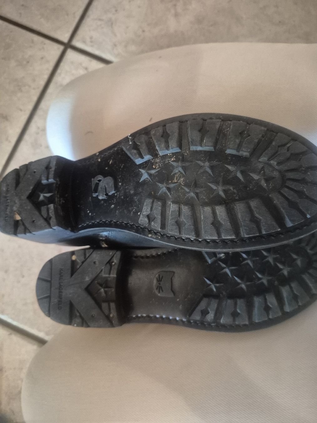 Karl Lagerfeld Scarpe da donna: Bottes Karl Lagerfeld noires taille 39 – Usato da Corgémont venduto da kri_7bvw 2