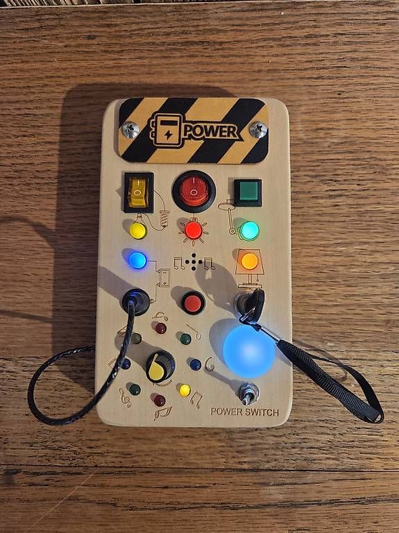 Jouets: Motorik-Activity-Board / LED-Lichtschalter + Ton – D'occasion à Gossau ZH par SelilO 3