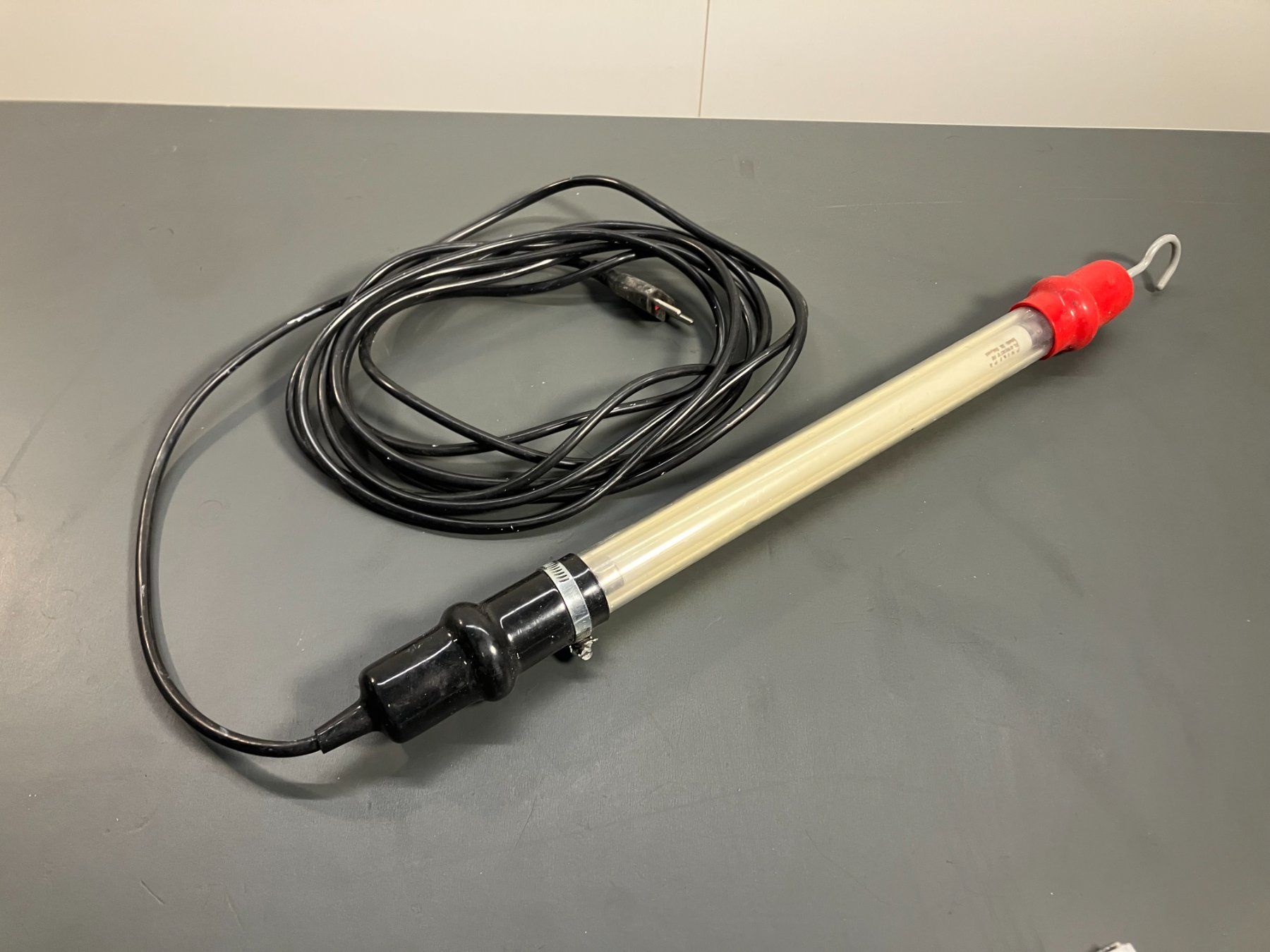 Alle Werkzeuge: gebr. Stab-Arbeitsleuchte ca. 55cm L ab 1.- – Gebraucht aus Lichtensteig von Buy24International