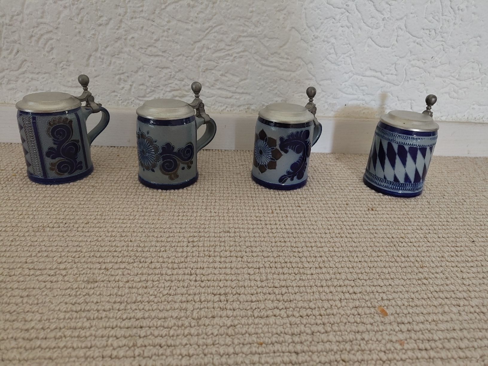 Tutte le decorazioni: Keramikkrüge 4er Set – Usato da Gossau ZH venduto da Treasurekeeper