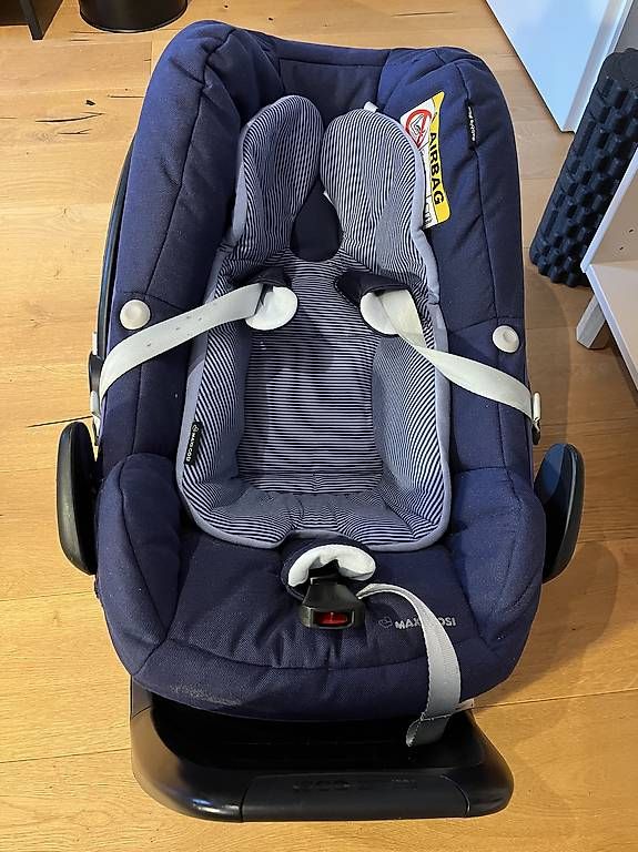 Auto-Kindersitze: Maxi Cosi Schale und Station – Gebraucht aus Oberrohrdorf von Nov88 1