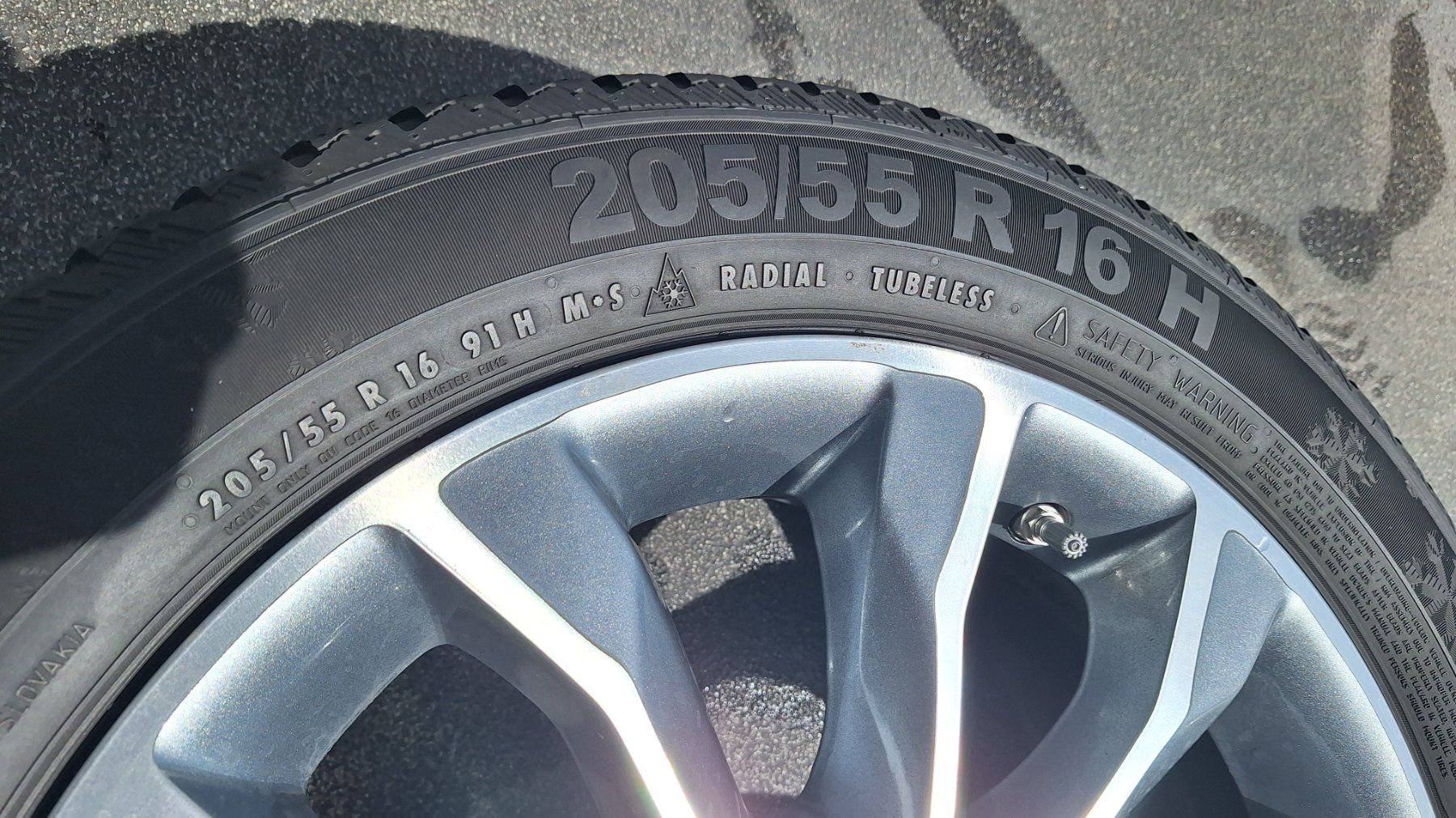 Toyota Pneumatici & Ruote complete: Toyota Corolla Winterkompletträder – Usato da Aarau venduto da physionatura 2