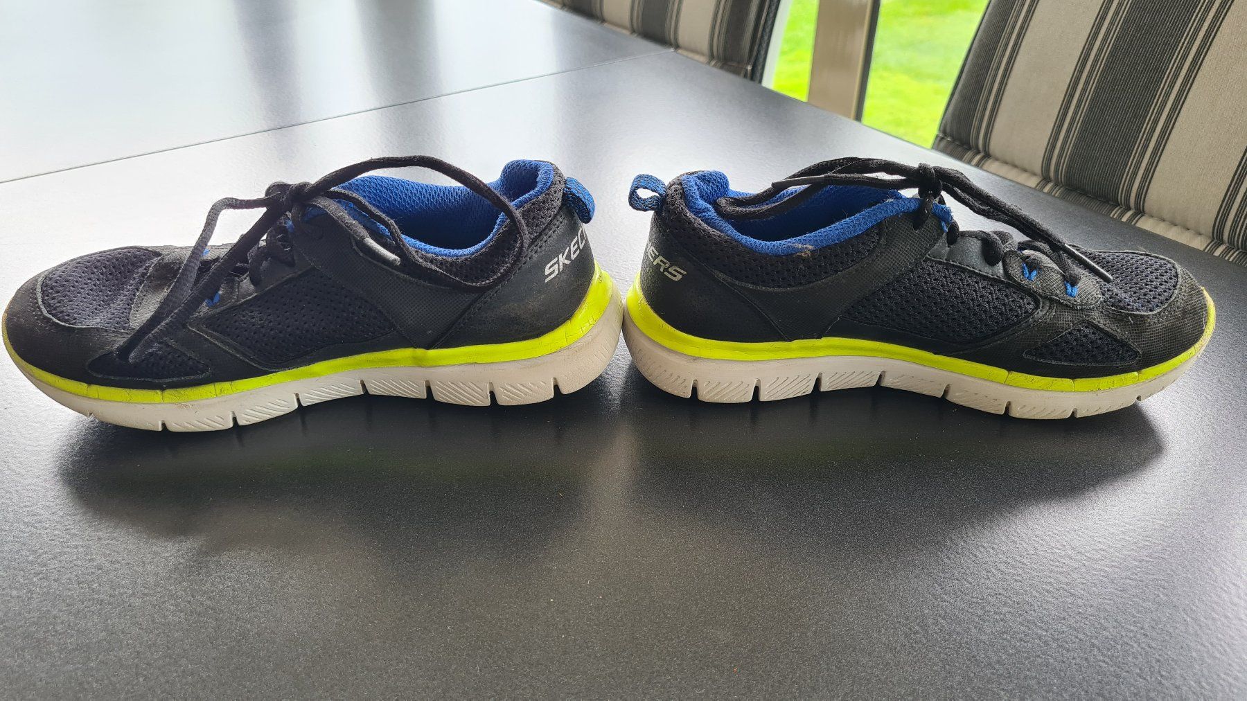 Skechers Scarpe per ragazzi: Skechers Halbschuhe Gr. 35 – Usato da Obergösgen venduto da schesom 1