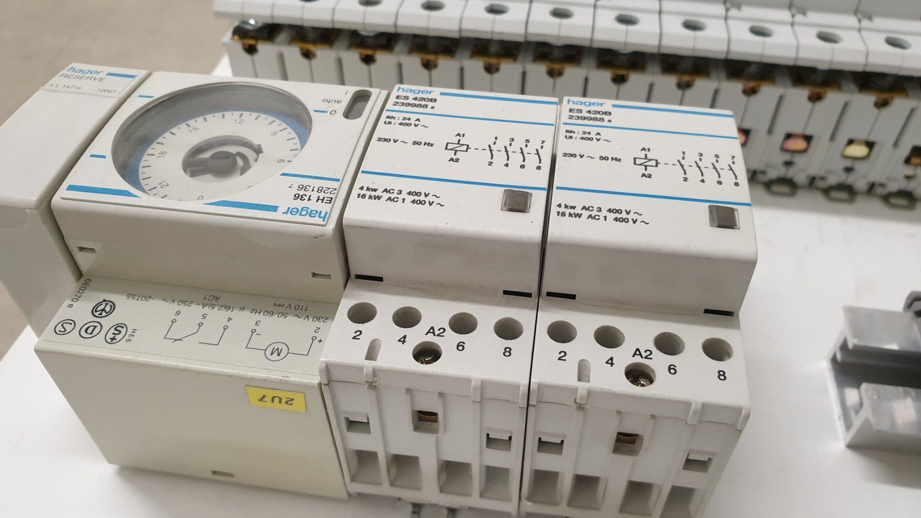 Interruttori: Grosser Posten Elektromaterial HAGER – Usato da Hinteregg venduto da Amerizium 7