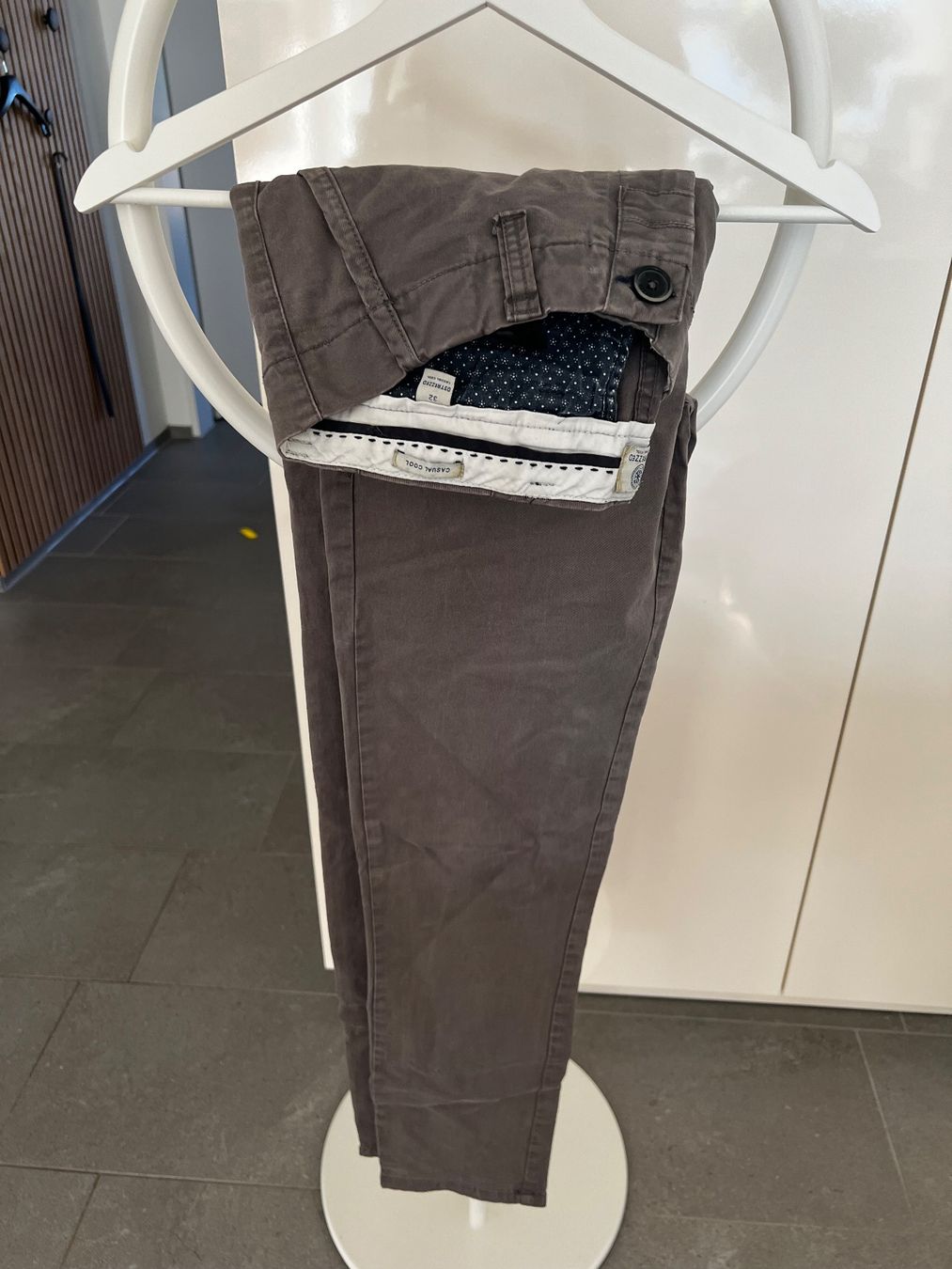 Pantalons: Chino Hose von Dstrezzed 32 – D'occasion à Oberwil-Lieli par Jo-Ke