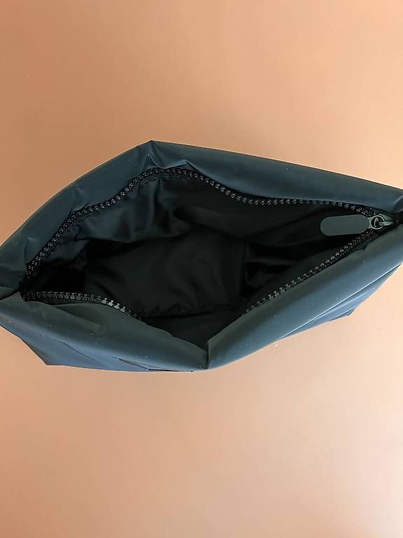Kosmetikkoffer: MAC Kosmetikbeutel schwarz, neu, ca. 30x16 cm – Gebraucht aus Cham von nininanana 1