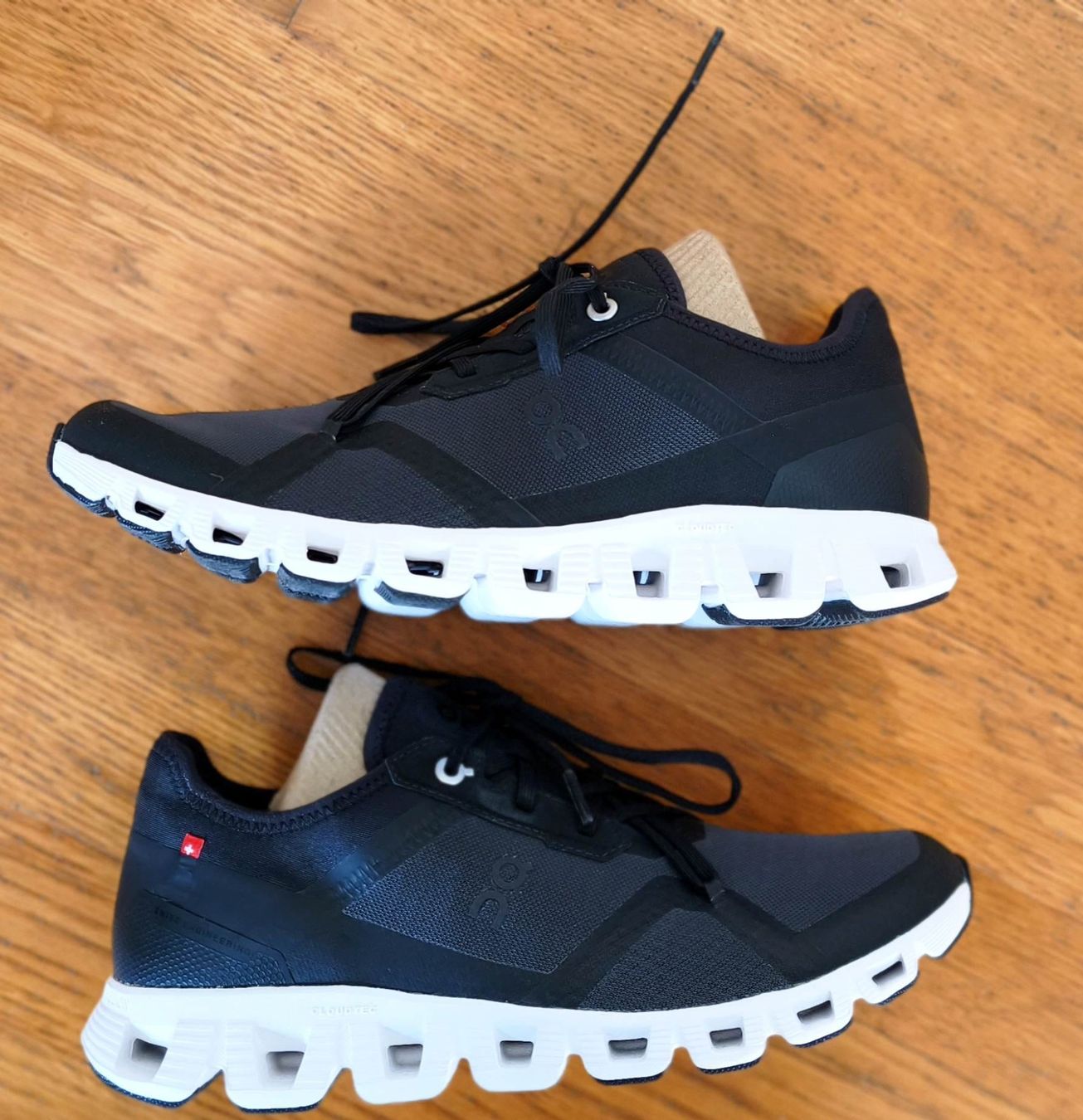 On Scarpe da donna: ON CLOUD X 3 AD Damen Schwarz/ Weiss – Usato da Zürich venduto da peep84 1