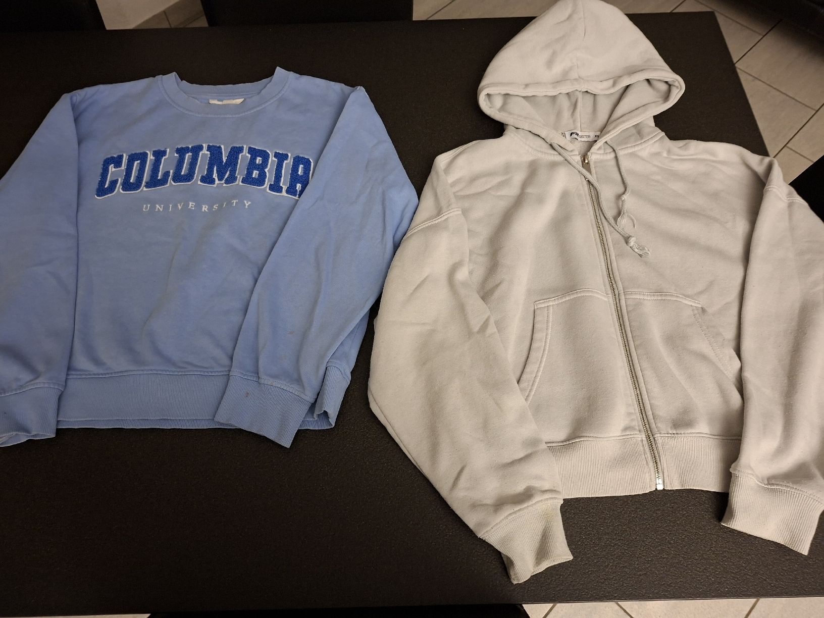 H&M Pullover & Sweatshirts: 2 Pullover Columbia und FB Sister hellblau & hellgrau XS – Gebraucht aus Bäriswil BE von Rezz
