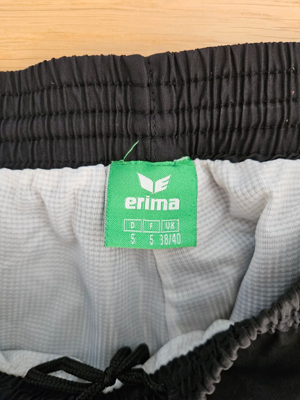 Erima Pantaloni: Erima Trainingshose schwarz Grösse S – Usato da Liestal venduto da corneb 1