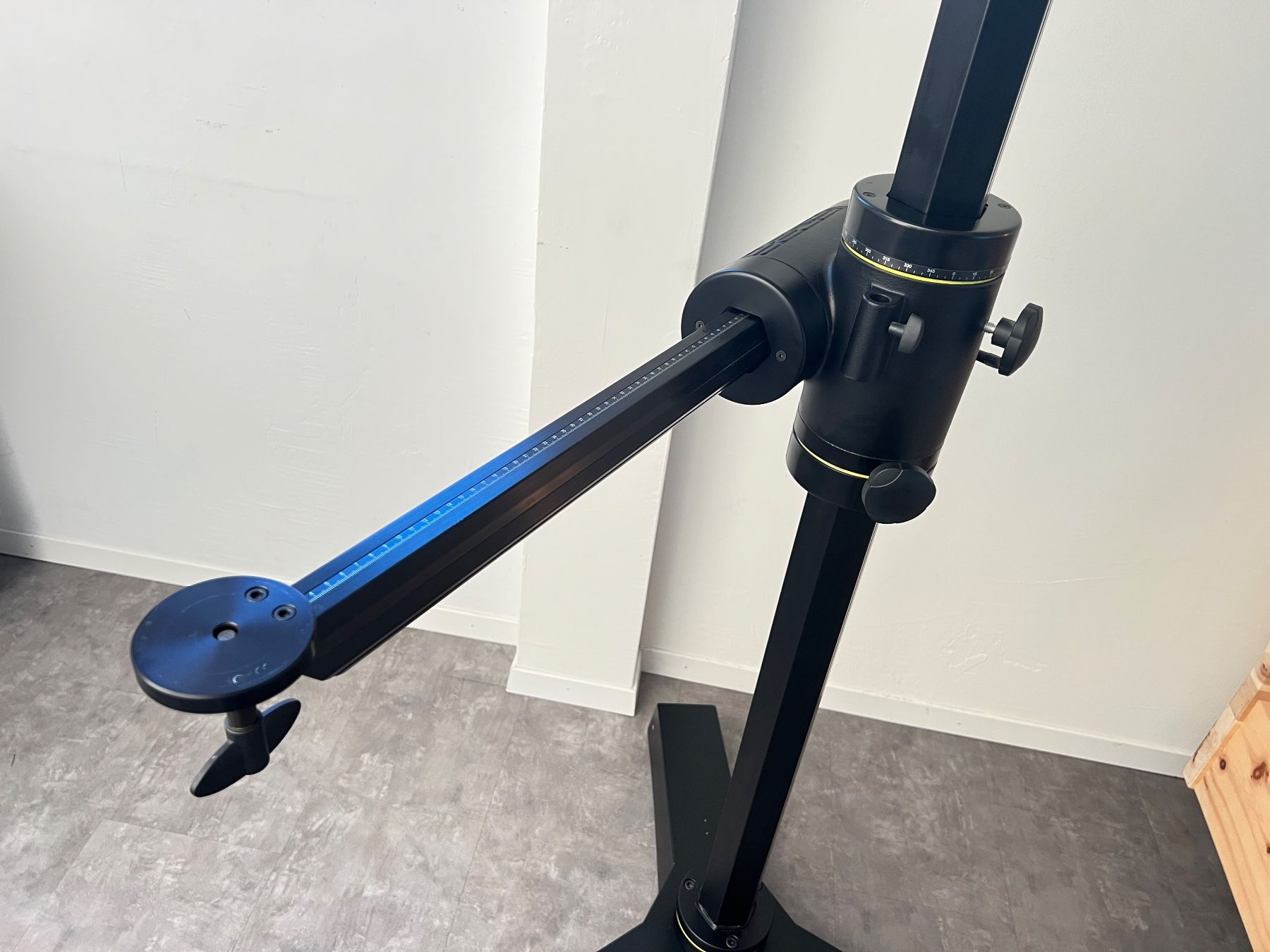 Laboratorio & Camera oscura: Studio Foba Säulenstativ – Usato da Wabern venduto da mtwp 4
