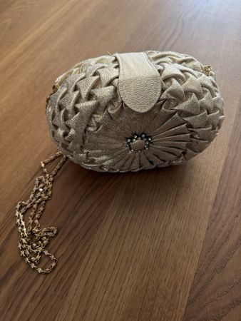 Abendtasche Gold mit Schulterkette strukturiertes Design